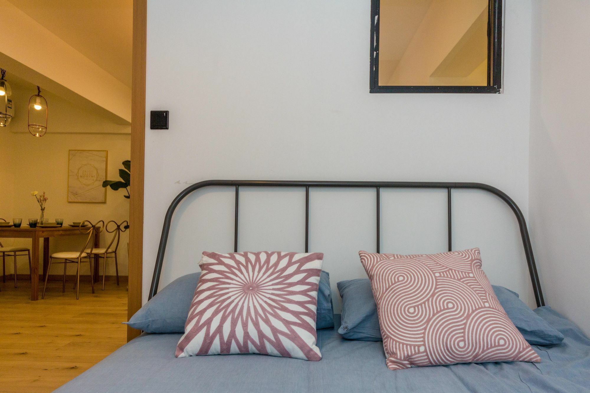Henry'S Apartment - South Maoming Road เซี่ยงไฮ้ ภายนอก รูปภาพ